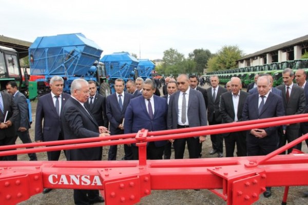 Azərbaycana yeni pambıqyığan kombaynlar gətirilir