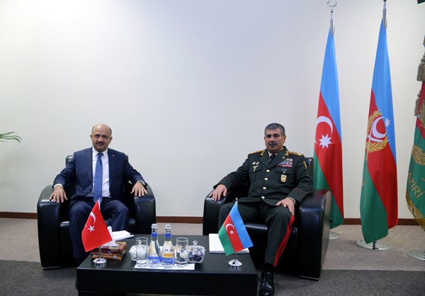 Zakir Həsənov Türkiyənin müdafiə naziri ilə görüşüb