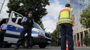 Berlində polis qaçqını güllələdi