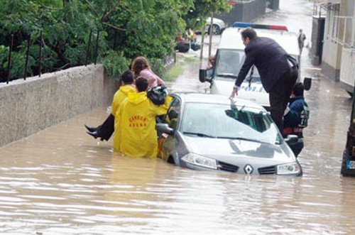 FHN Bakıda 35 nəfəri təxliyə etdi