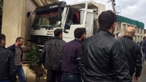 Bakıda daha bir avtobus qəzaya uğradı: yolda tıxac yarandı
