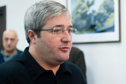 Saakaşvilinin partiyasından olan deputatın avtomobili partladılıb