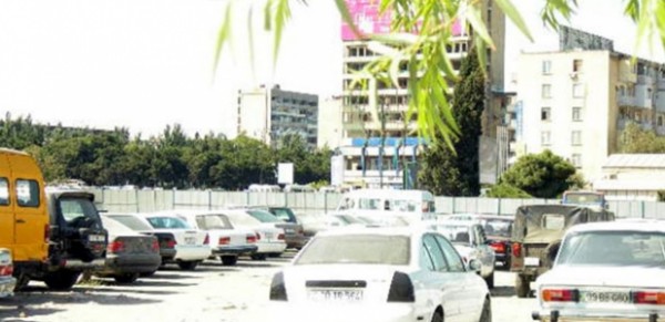 Bu maşınlar 15 ildir cərimə meydançasında olsalar da sahibləri gəlmir