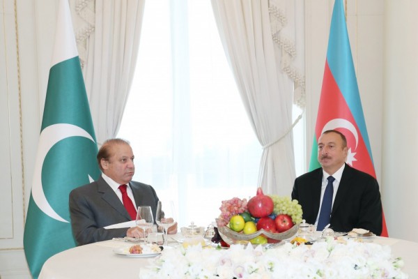 Nəvaz Şərifin şərəfinə nahar verilib