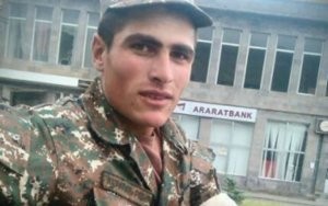 Ermənistanda əsgər əsgəri güllələdi