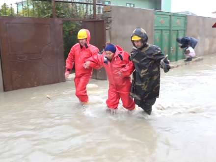 FHN su basan ərazilərdən əhalini təxliyyə edir