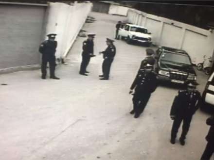 Polis Cahangir Hacıyevin evini belə mühasirəyə aldı