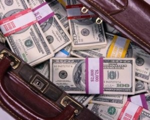 Azərbaycanlı rus qadına 1 milyon dollar “atdı“