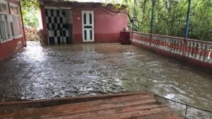 Alarda evləri su basıb, bəziləri uçub