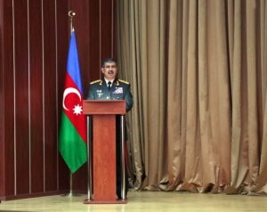 Müdafiə naziri şəxsi heyətlə iş üzrə zabitləri bir yerə yığdı