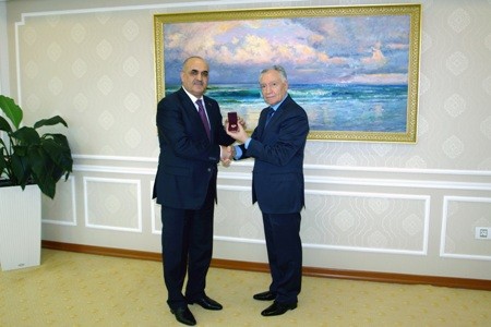 Səlim Müslümov “Mühəndislik Rəşadəti” qızıl medalı ilə təltif olunub