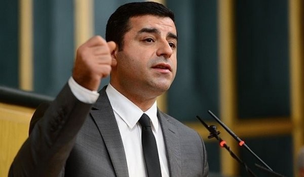 Səlahəddin Dəmirtaş həbs edildi - Daha 11 deputat ittiham edilir