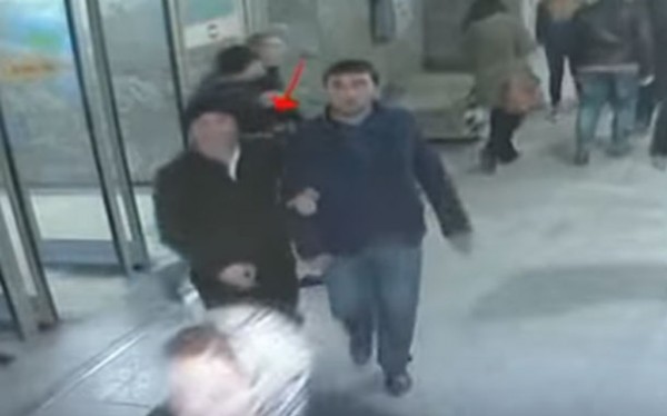 Telefon oğurluğu kameraya düşdü - BAKI METROSUNDA