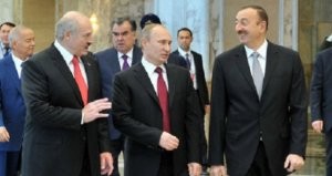 Lukaşenko Putinlə Əliyev arasında qalıb