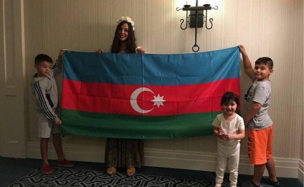 Leyla Əliyeva və övladlarından “Bayraq Günü” fototəbriki