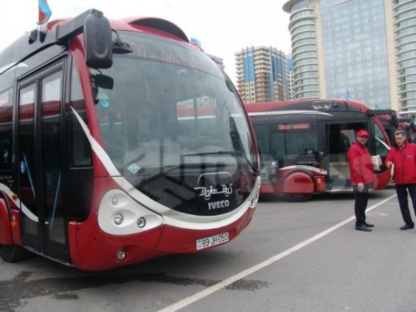 Bütün avtobuslar dövlət bayrağı ilə bəzədildi