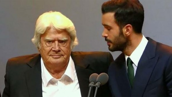 Məhşur aktyor tamaşaçıları kövrəltdi - FOTO