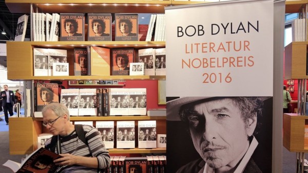 Bob Dilanın Nobel qərarı- DÜNYA ŞOKDA