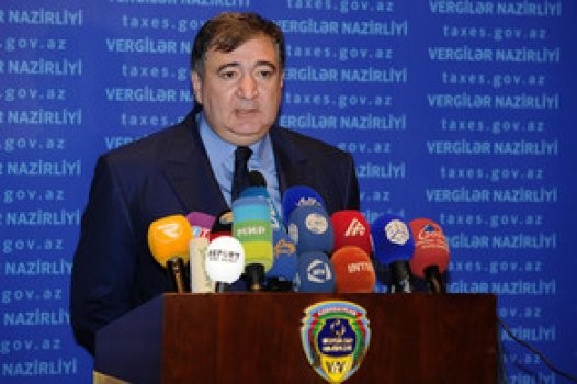 Vergilər naziri müşavirini işdən azad etdi