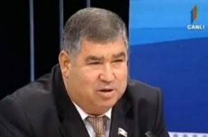 Kazinoda 270 min dollar uduzan keçmiş deputat: “5 manatım da yoxdu“
