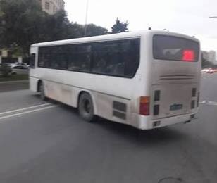Qoşa xətti tapdalayan avtobus sürücüsü işdən çıxarıldı - FOTOLAR