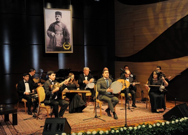 Görkəmli tarzən Sadıqcana həsr olunmuş xatirə gecəsi keçirilib - FOTO