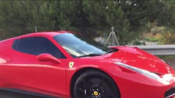 Məşhur futbolçu “Ferrari”si ilə qəza keçirdi - FOTO