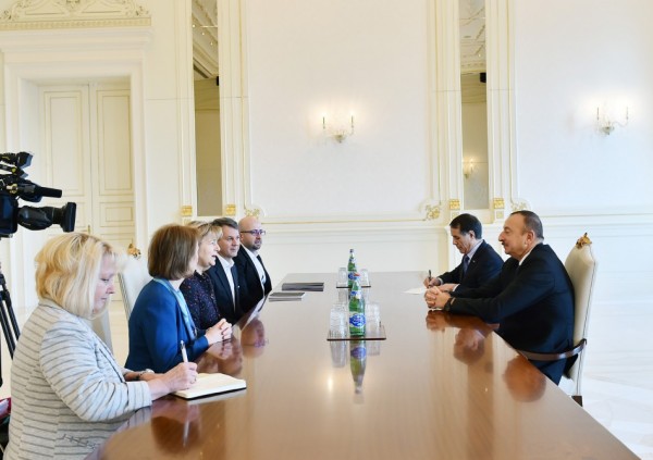 İlham Əliyev Böyük Britaniya Baş nazirinin ticarət elçisini qəbul edib