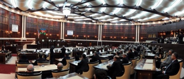 Məhkəmə və hakimlər haqqında qanuna dəyişiklik edildi