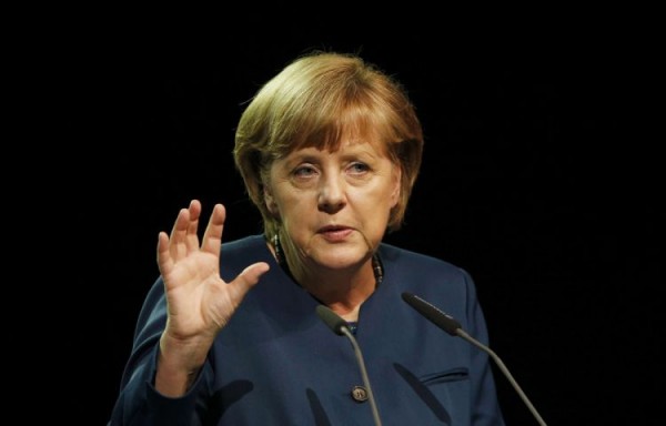 Angelə Merkel də niqaba qarşı çıxdı