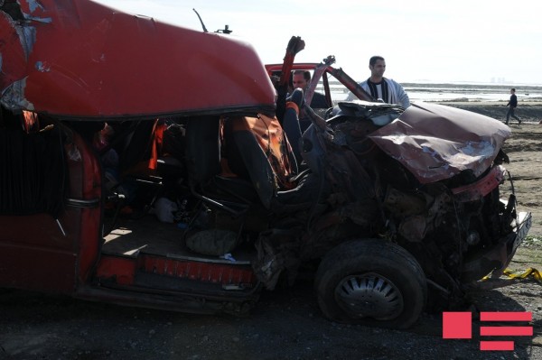 Azərbaycanda tələbələri aparan avtobus aşdı: xeyli yaralı var