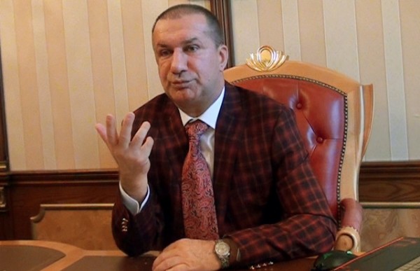 “Reket jurnalist” iş adamı Gülağa Tənhanı şantaj edib