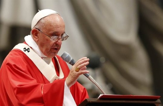 Papa jurnalistləri təhqir etdi: “Onlar koprofiliya xəstəliyinə tutulub”