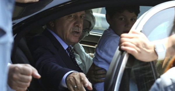 Ərdoğanın korteji qəzaya uğradı: 1 yaralı