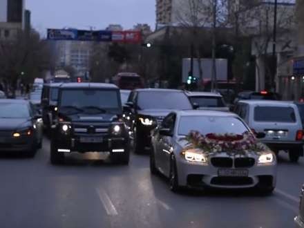 Bakıda bahalı avtomobillərdən ibarət toy korteji