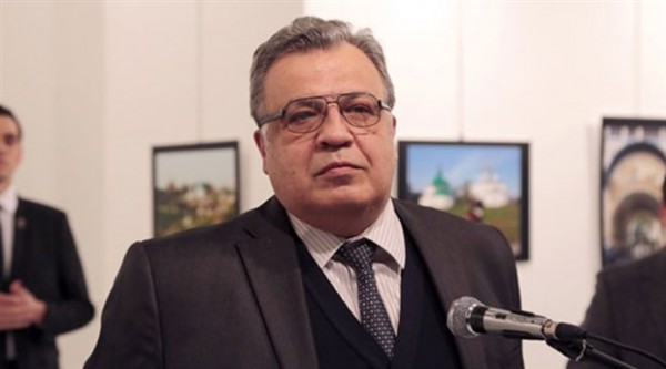 Karlov dəfn edildi