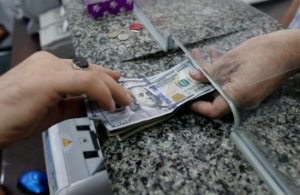 Azərbaycan bankları dollar satışını tamamilə dayandırdılar