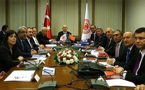 Türkiyə prezidentinə Milli Məclisi ləğv etmə səlahiyyəti verildi