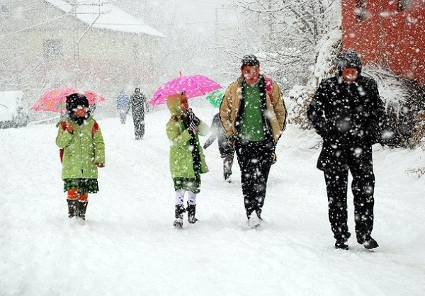 Ankaraya son 20 ilin ən güclü qarı yağdı - Məktəblər bağlandı