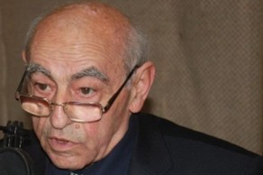 Tanınmış filoloq Əliyar Səfərli vəfat edib