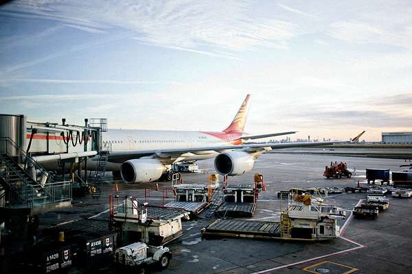 Aeroportda iki təyyarə toqquşdu