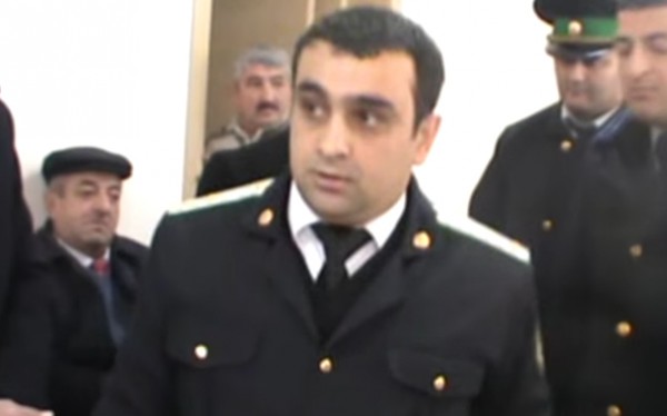 10 yaşlı Nurayı ağladan icra məmuru — DANIŞDI