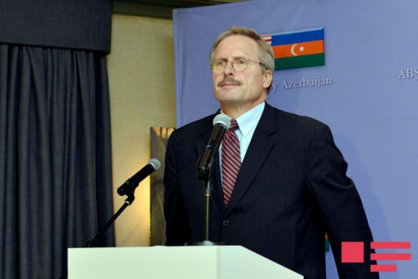 “Cənab Tramp məni burada saxlasa...“ - Sekuta