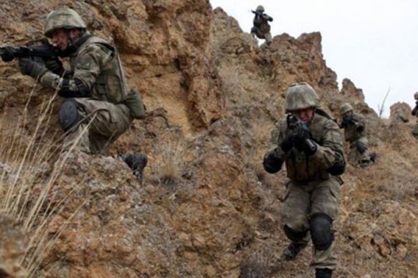 Türkiyədə PKK terrorçuları ilə atışmada 2 hərbçi şəhid olub, 2-si yaralanıb