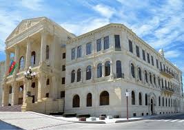 Azərbaycanda 6 vəzifəli şəxs rüşvət alarkən tutuldu
