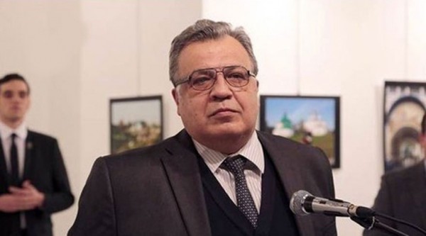 Rusiya səfirinin qətlinə görə 2 polis tutuldu