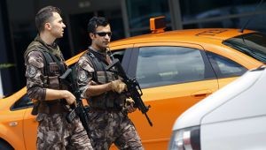İstanbulda təhlükəsizlik idarəsinin binası atəşə tutulub
