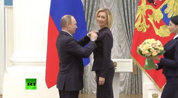 Putin Zaxarovaya mükafat verdi