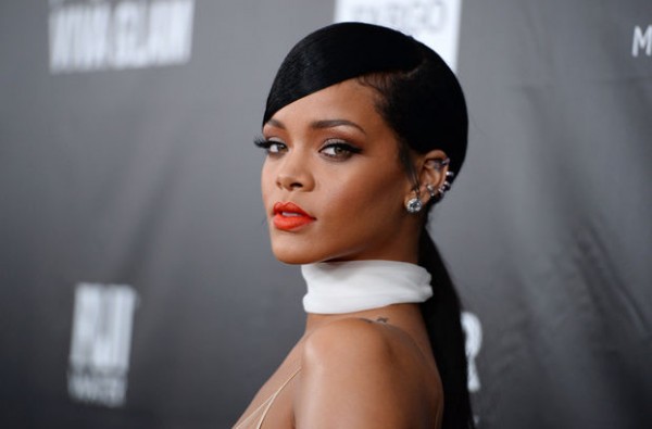Rihanna Trampı əxlaqsız donuz adlandırdı