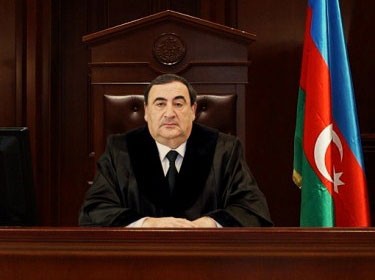 Beyninə qan sızan hakim işə çıxdı